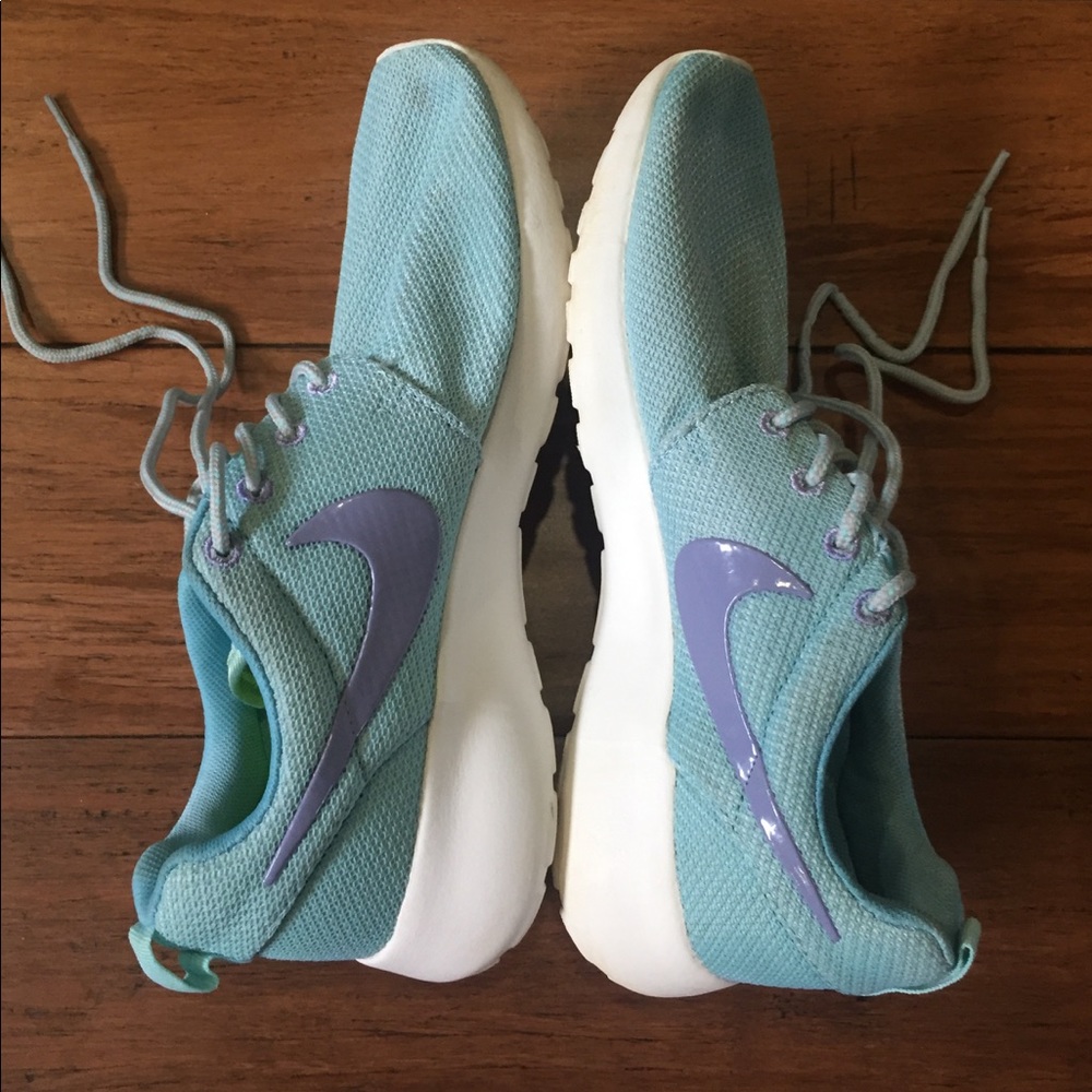 Women’s Nike Roshe size 8.5